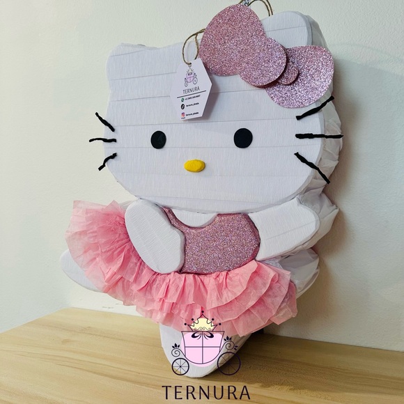 Hello Kitty Piñata - Picture 2 of 3